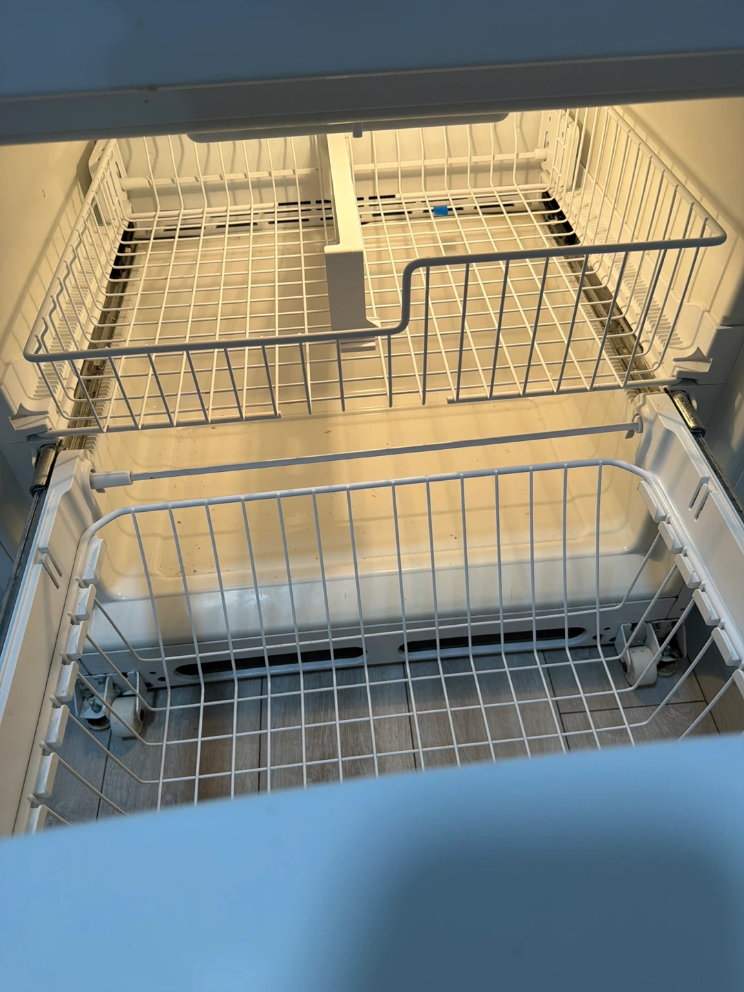 Whirlpool White Top Freezer Refrigerator - photo 3