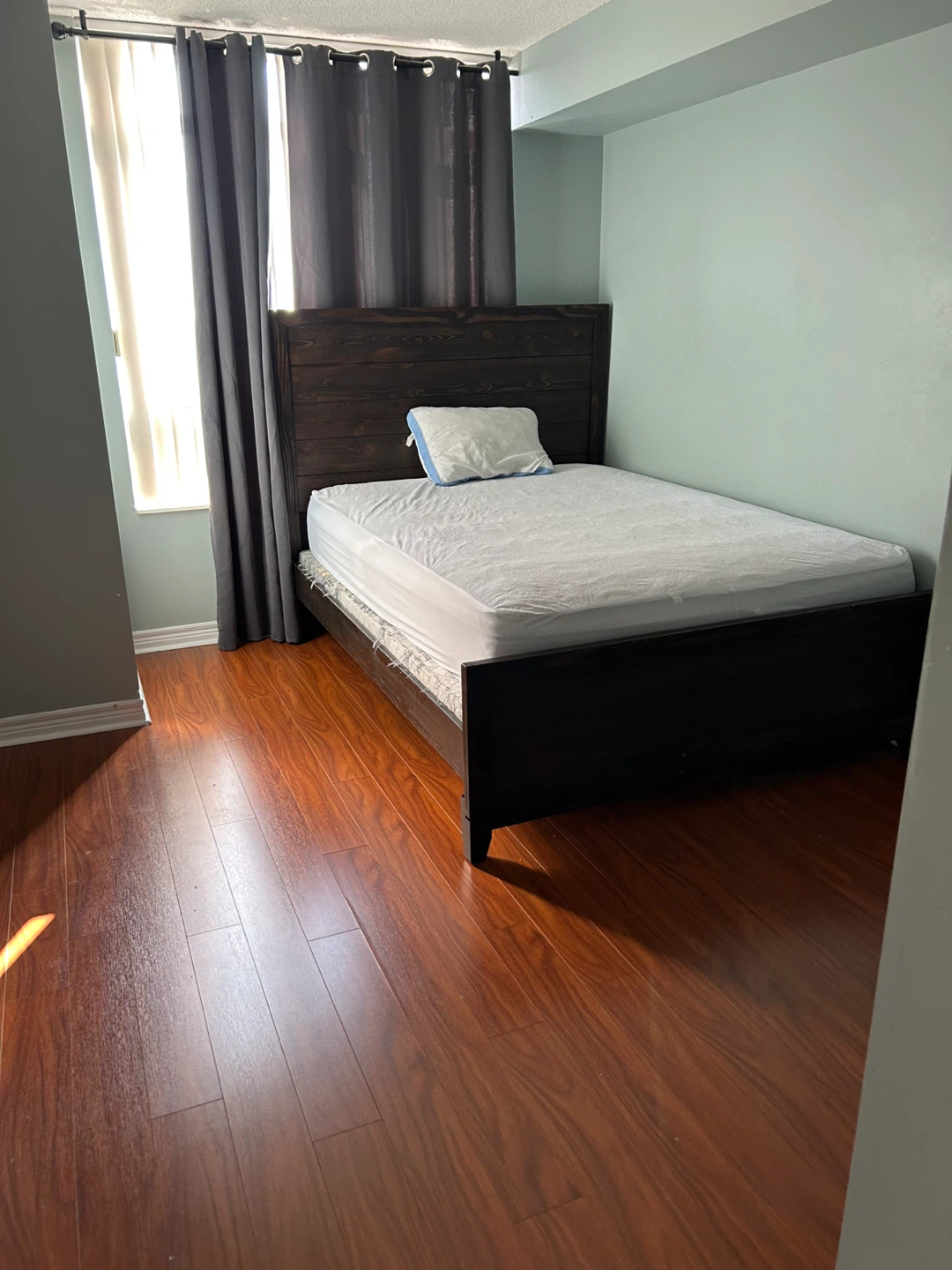 Large 2 bedroom + den corner condo for rent - photo 4