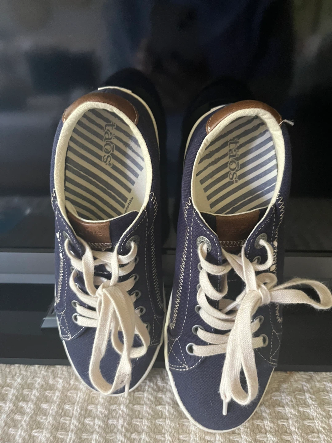 Taos Women's Navy Canvas Sneakers
