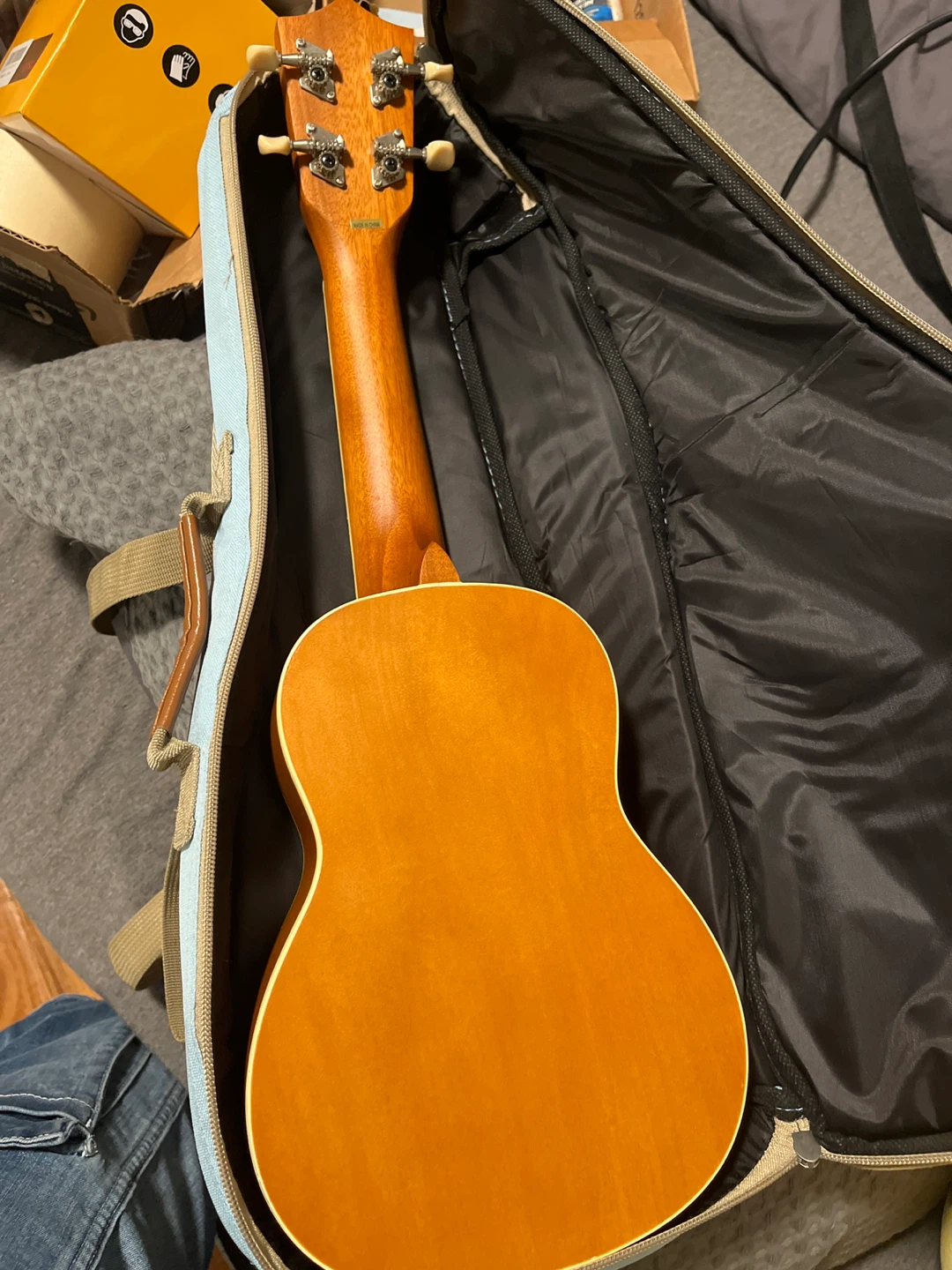 Ukulele with Case - photo 2