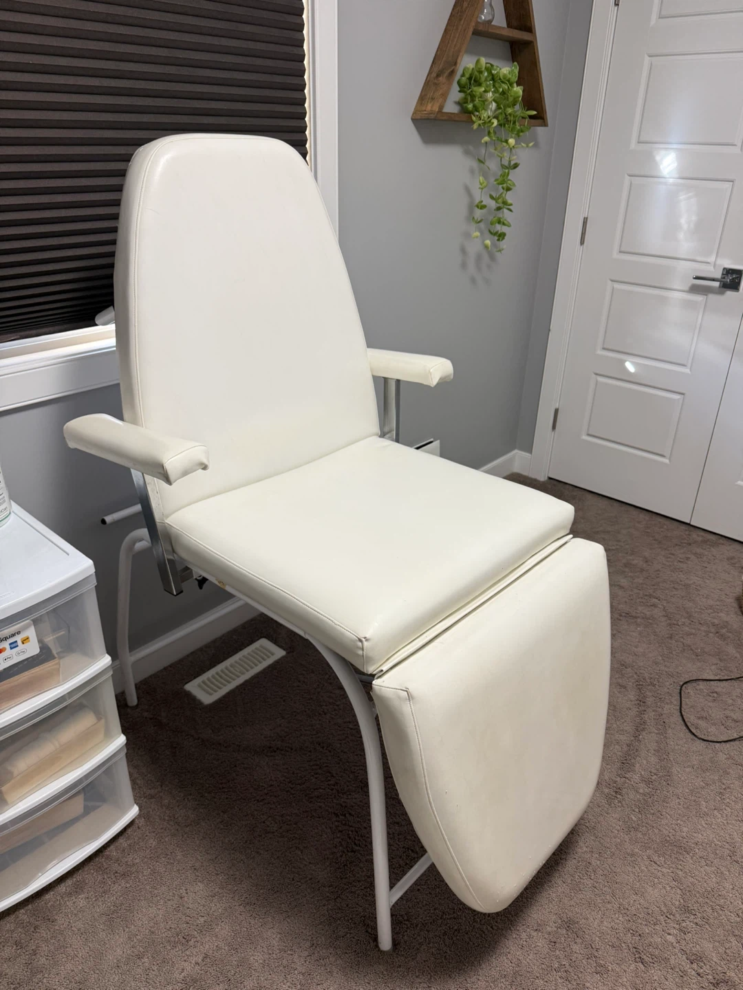 Adjustable beauty chair - photo 2
