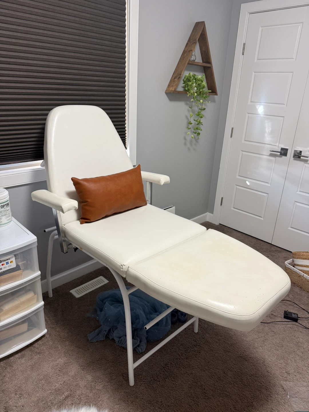 Adjustable beauty chair