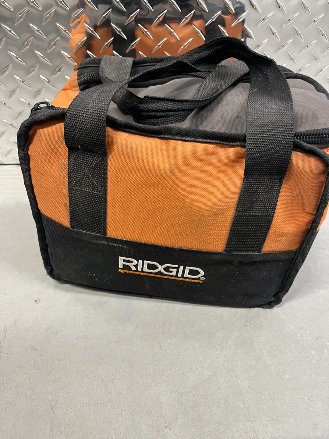 RIDGID 18V Cordless Drill and Impact Driver Combo Kit - photo 2