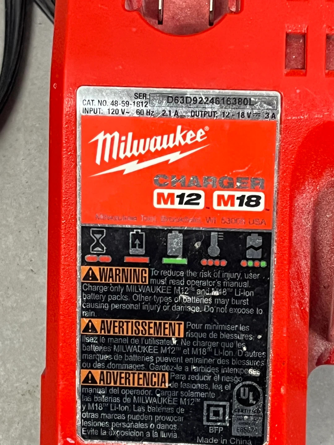 Milwaukee M12 & M18 Battery Charger - photo 2