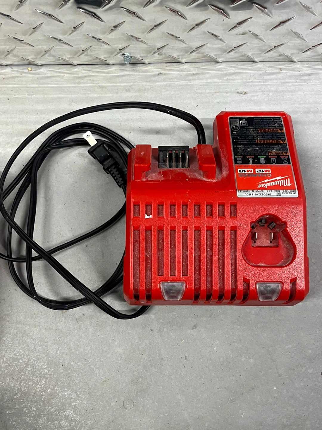 Milwaukee M12 & M18 Battery Charger