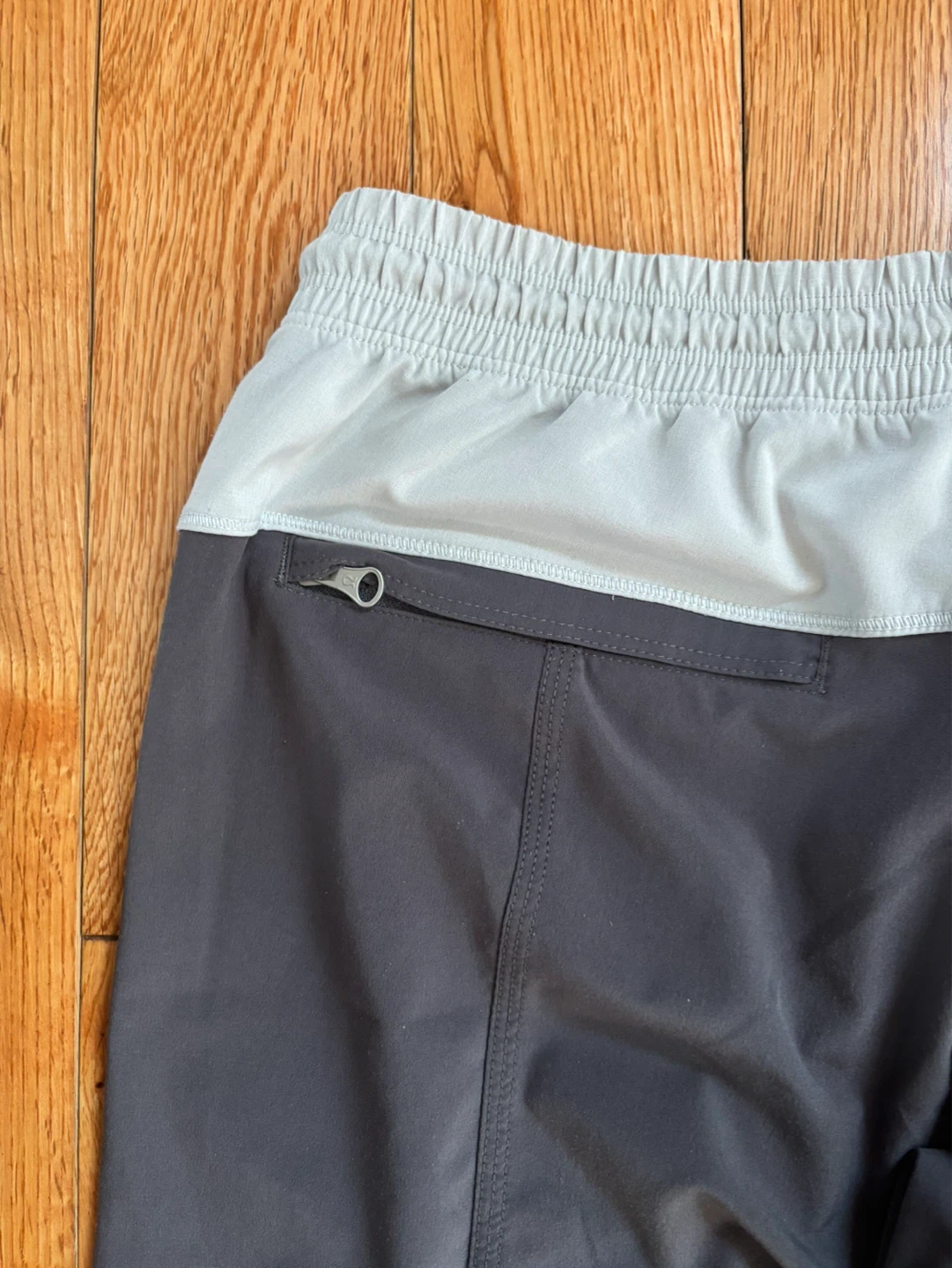 Lululemon Grey/White Capris-size 4 - photo 4