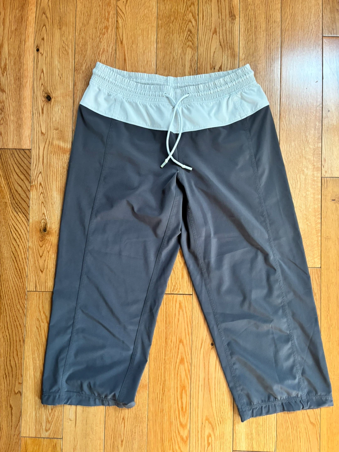 Lululemon Grey/White Capris-size 4