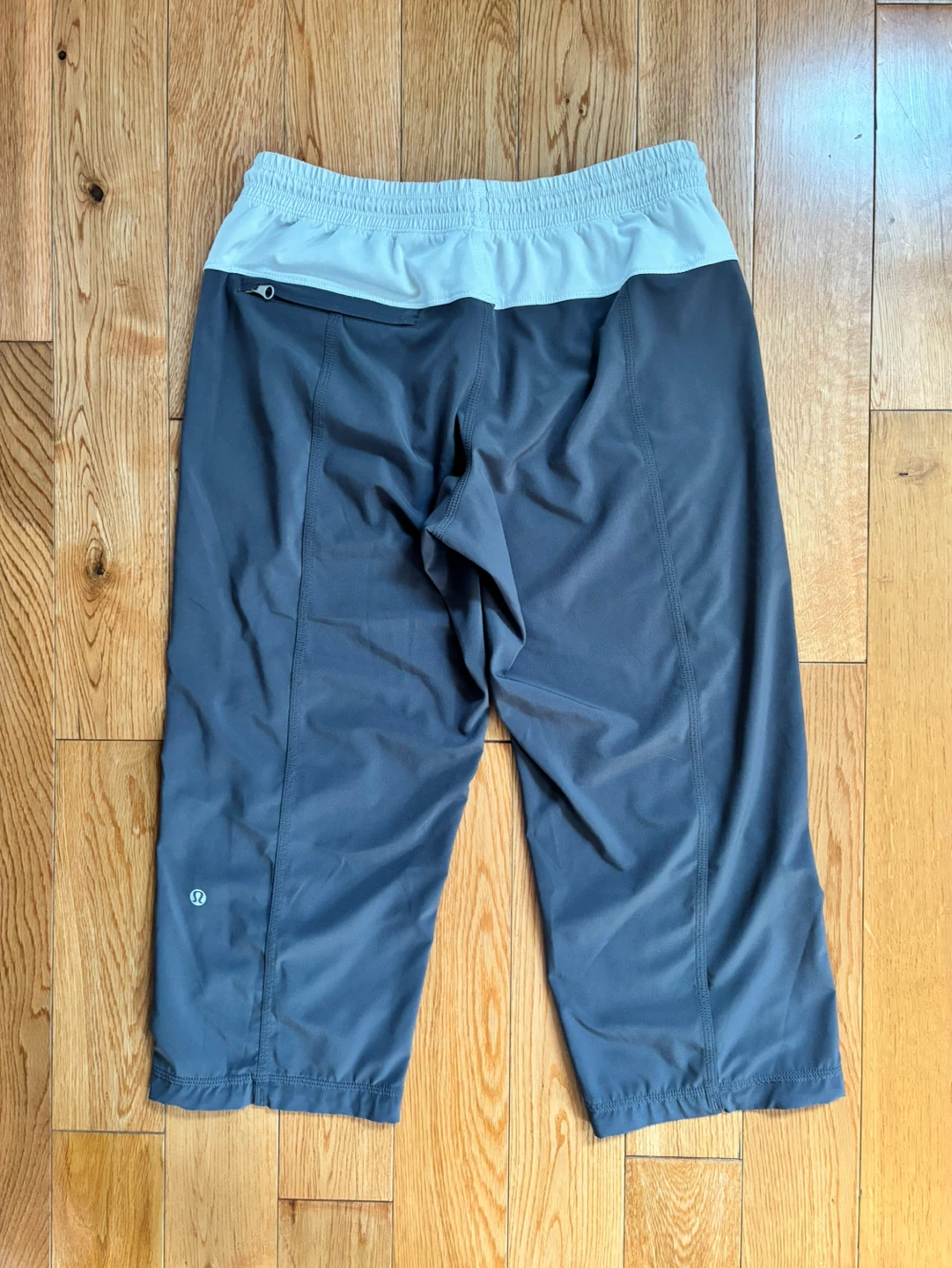 Lululemon Grey/White Capris-size 4 - photo 2