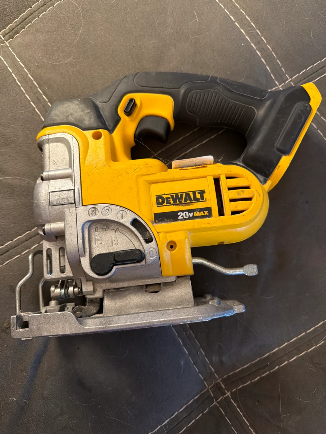 DEWALT 20V MAX Cordless Jigsaw DCS331 - photo 2