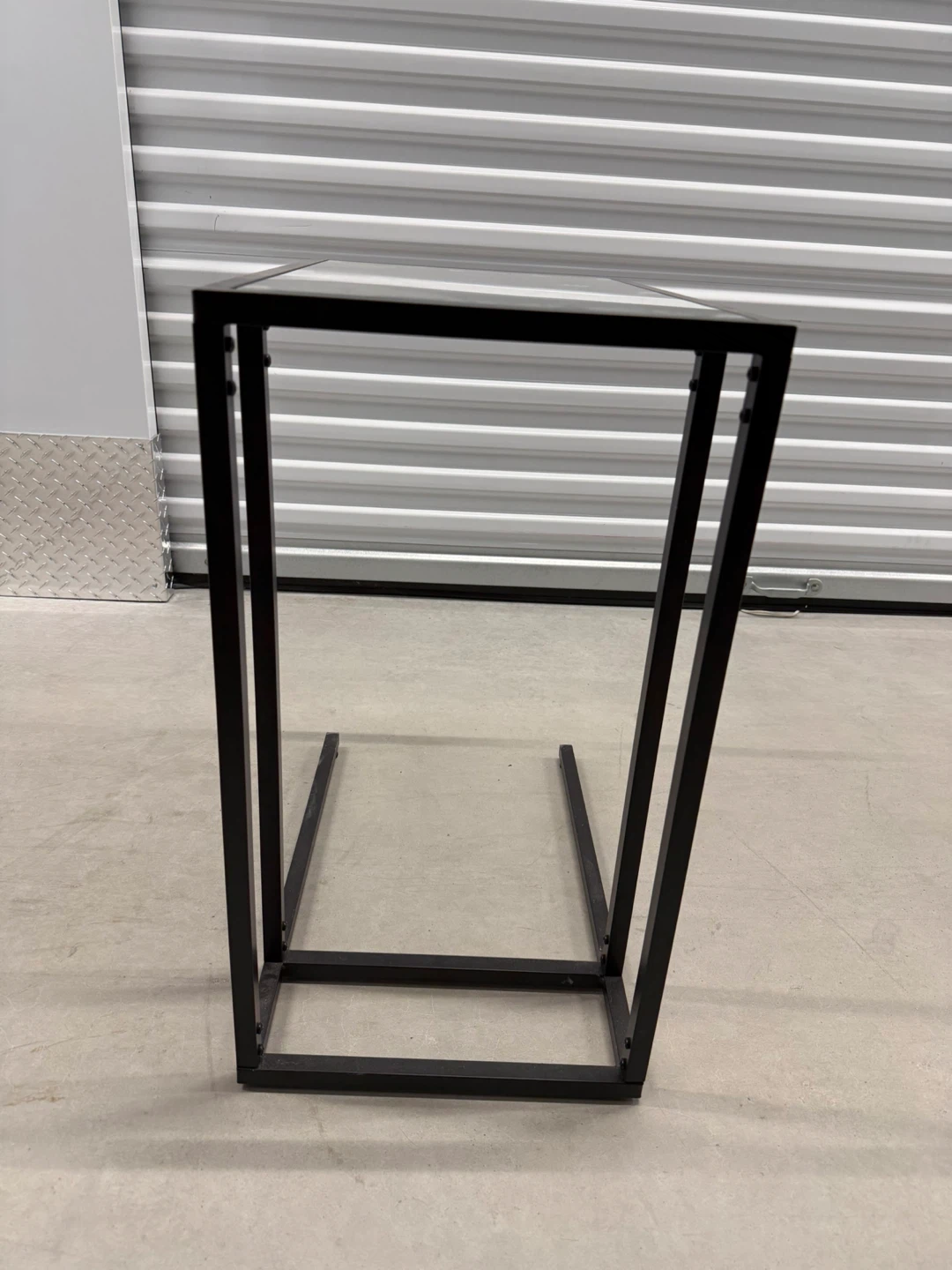 Black Metal and Glass C-Table - photo 4