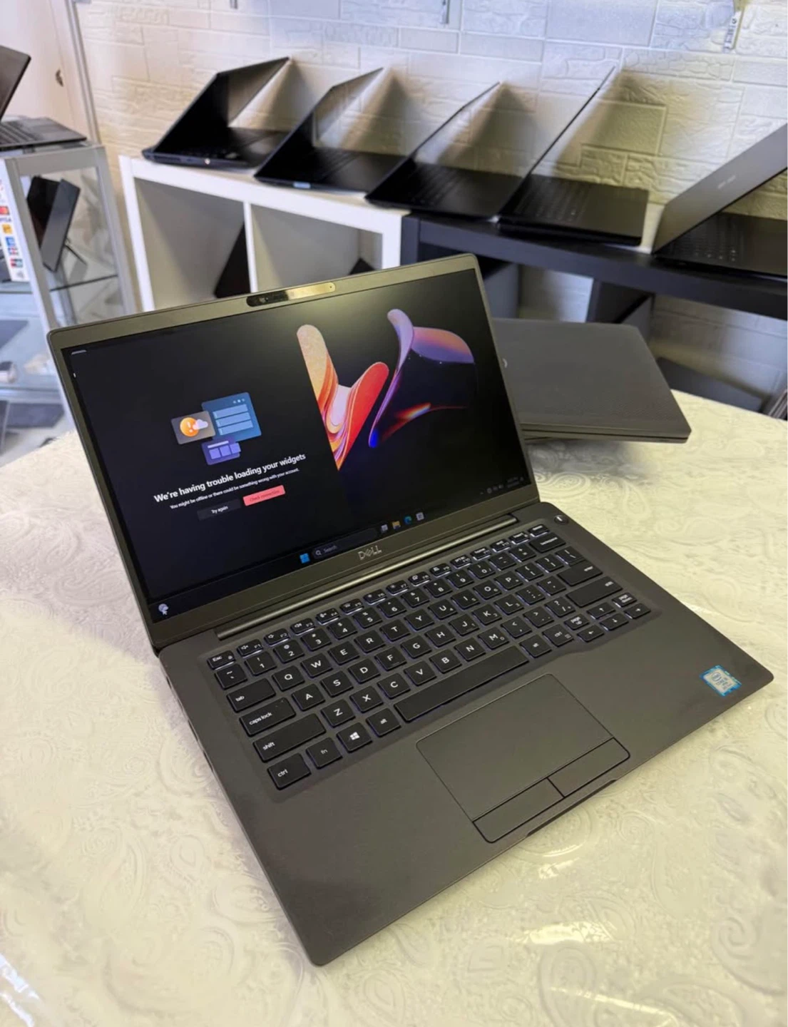 Dell latitude 7400, i5 8 gb Ram 256 SSD storage