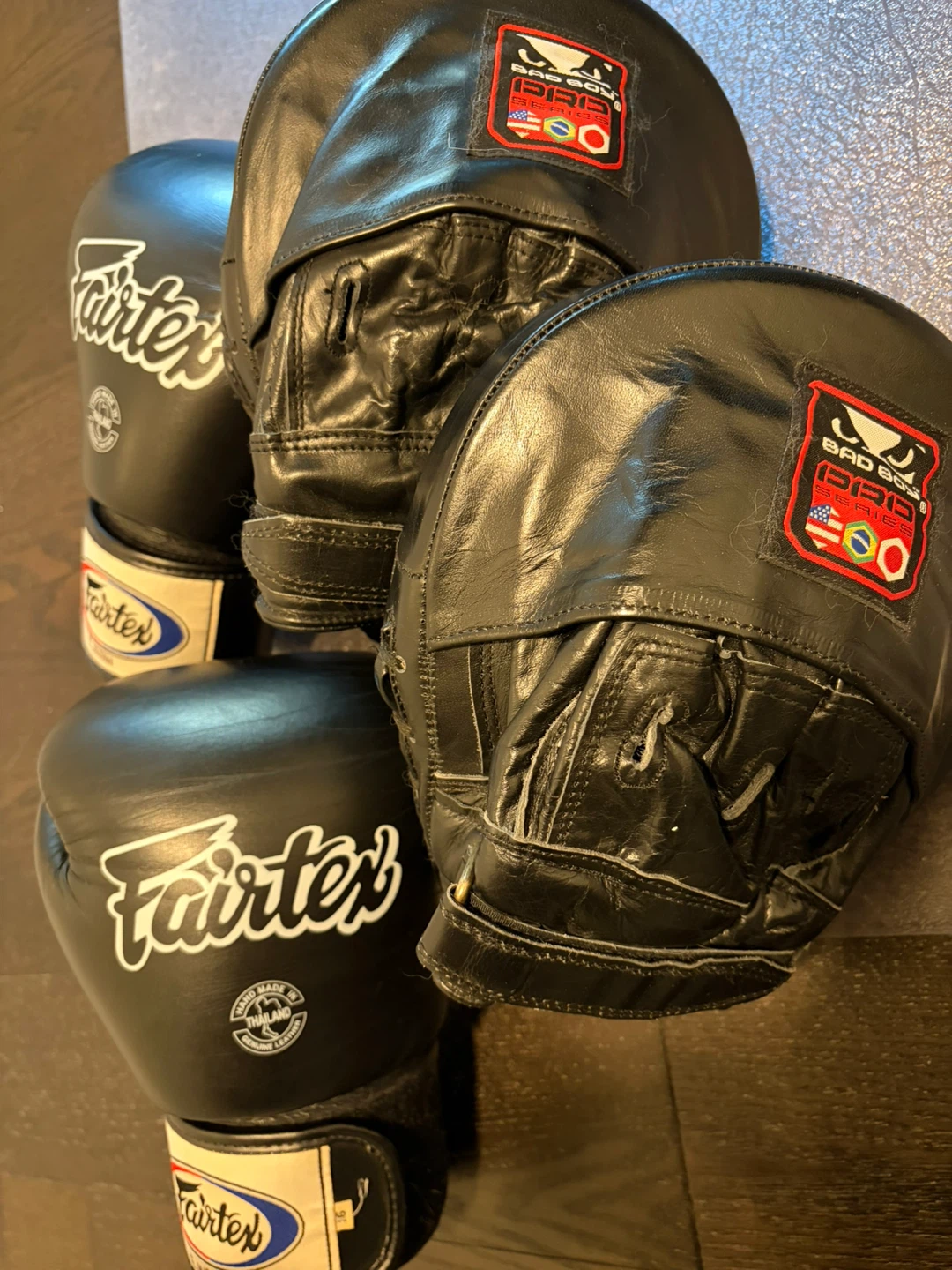 Bad Boy Pro Series Focus Mitts & Fairtex 16oz Gloves - photo 2