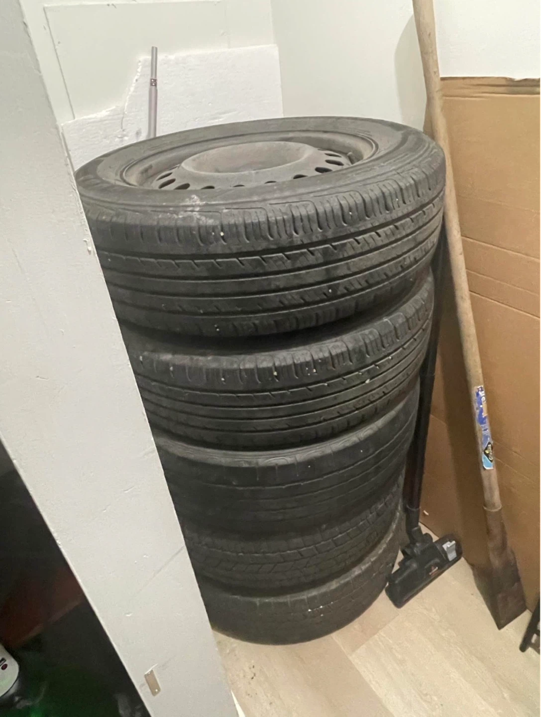 Set of 4 Tires Set of 4 Summer Tires with rims 225/65/17 for all