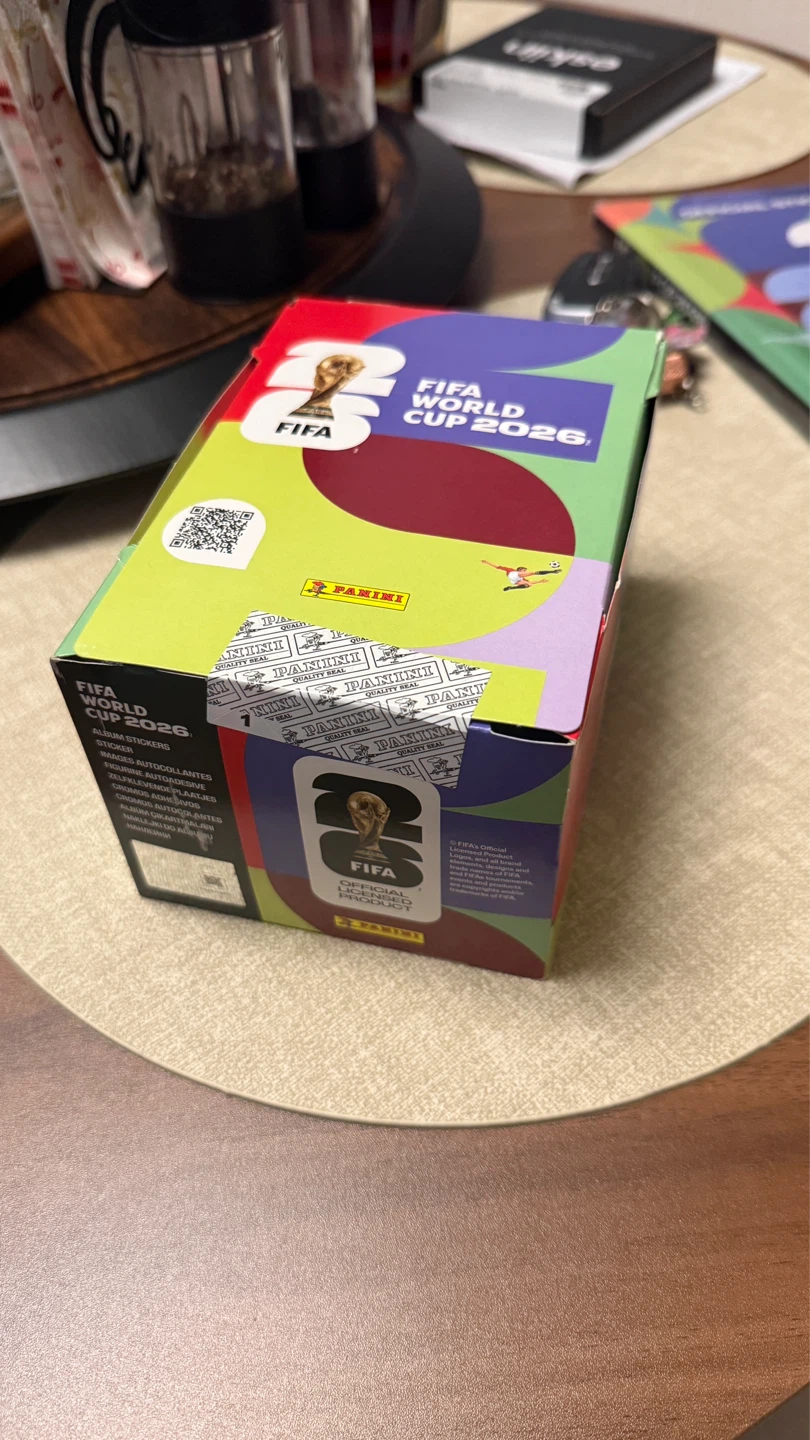 HARDCOVER Panini World Cup album + 104 envelope box - photo 5