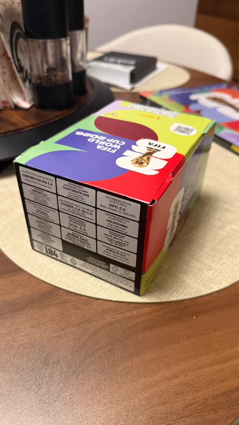 HARDCOVER Panini World Cup album + 104 envelope box - photo 3