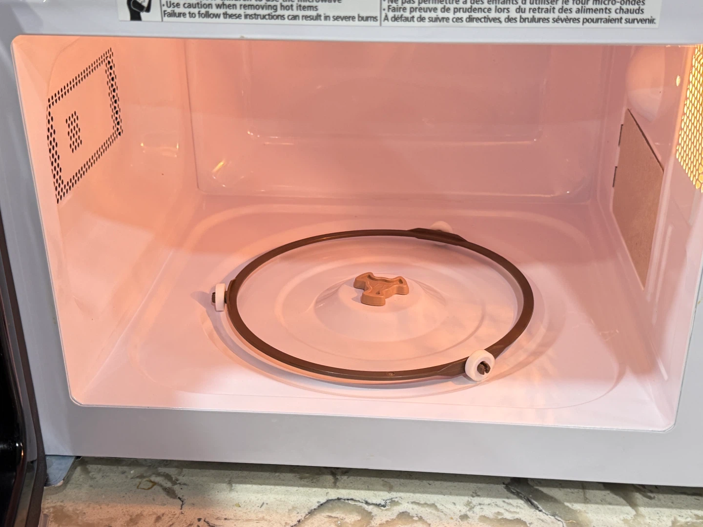Hamilton Beach Microwave Oven - photo 2