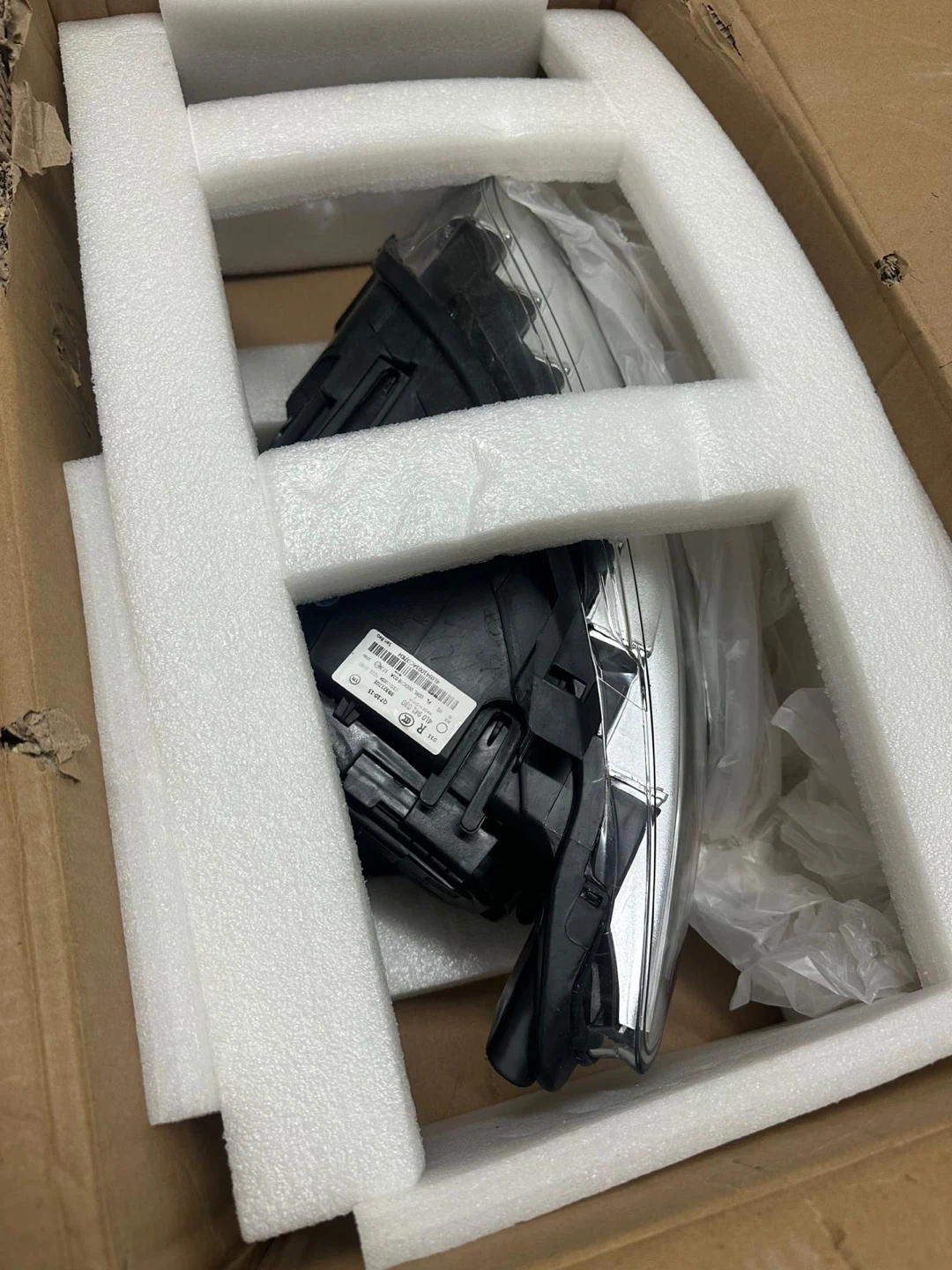 Pair of Automotive Headlights - photo 4