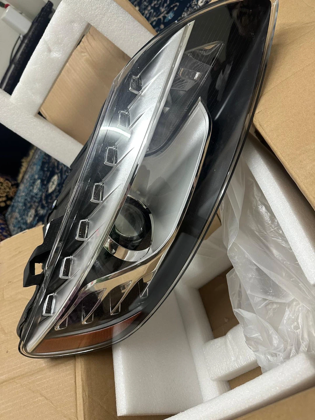 Pair of Automotive Headlights - photo 2