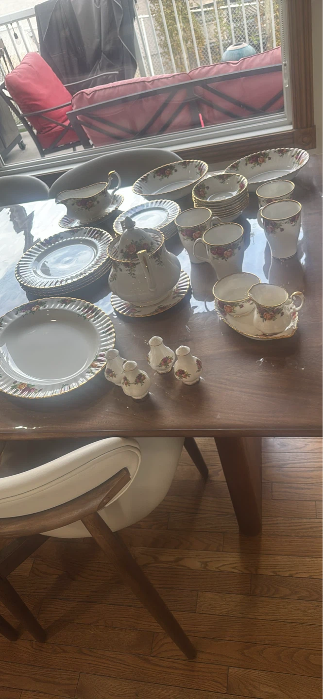 Royal Albert Old Country Roses Dinnerware Set