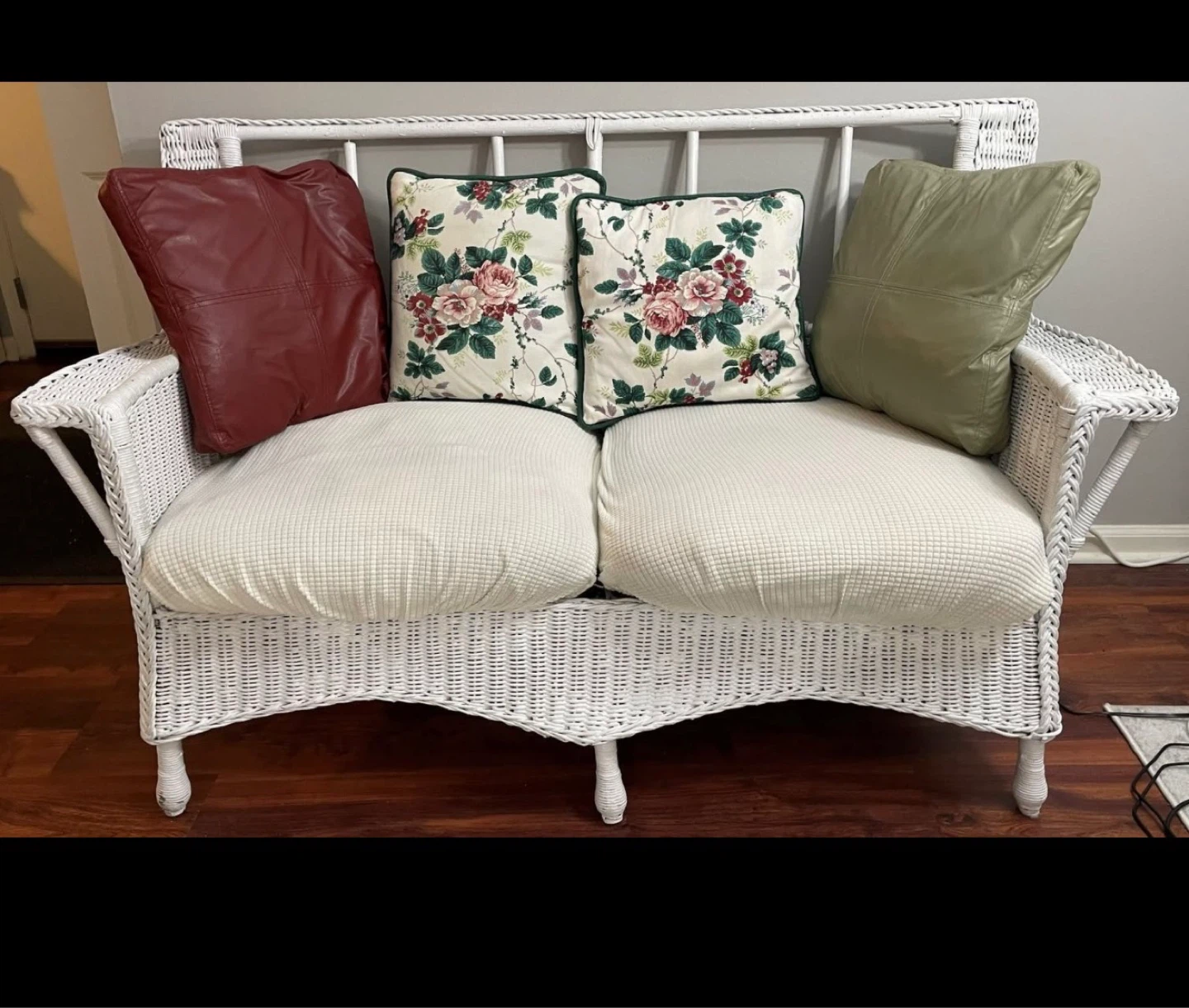 Refurbished Vintage White Wicker Two-Seat Couch - photo 2