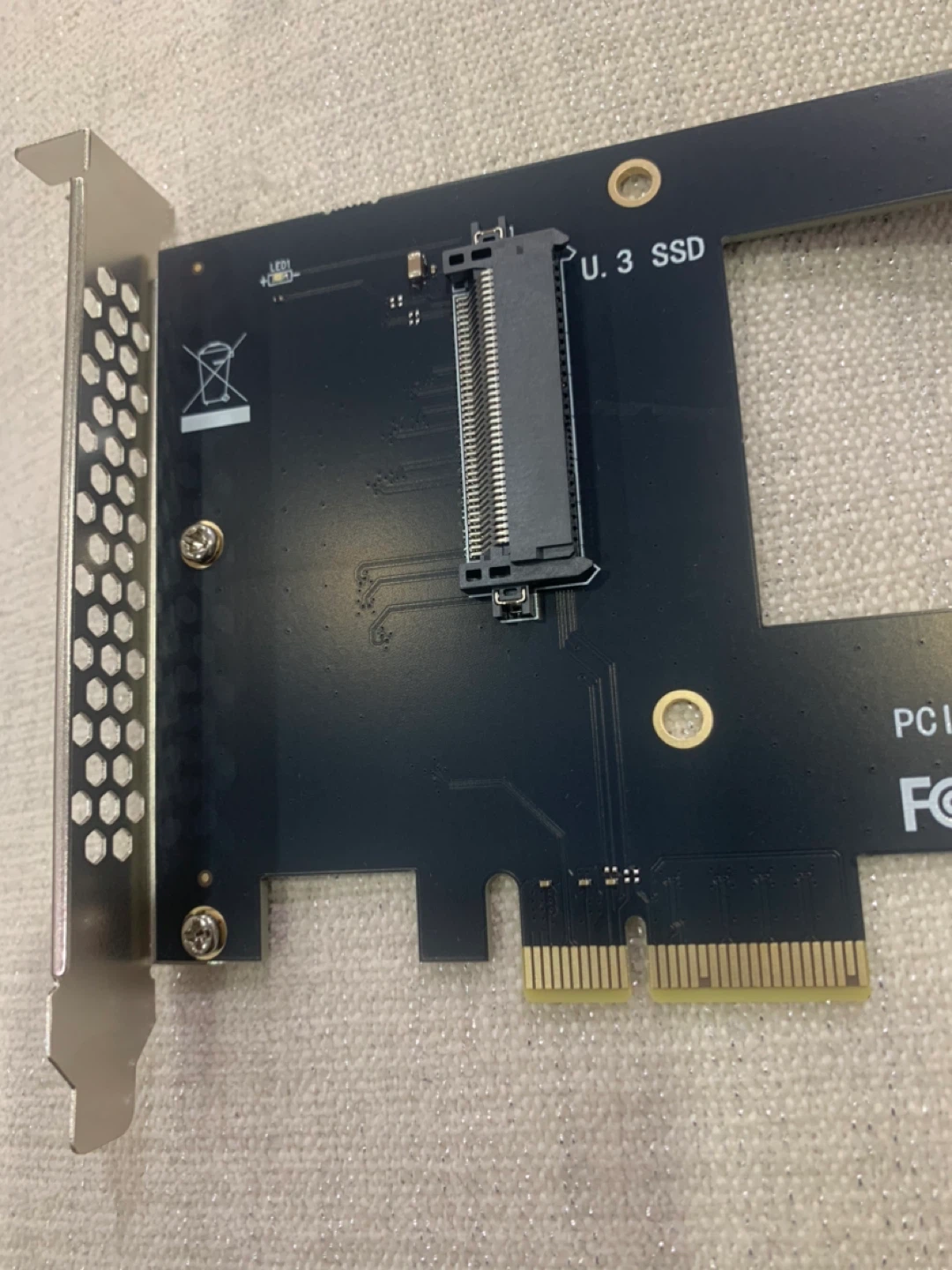 GLOTRENDS U.3 to PCIe 4.0 X4 Adapter - photo 2