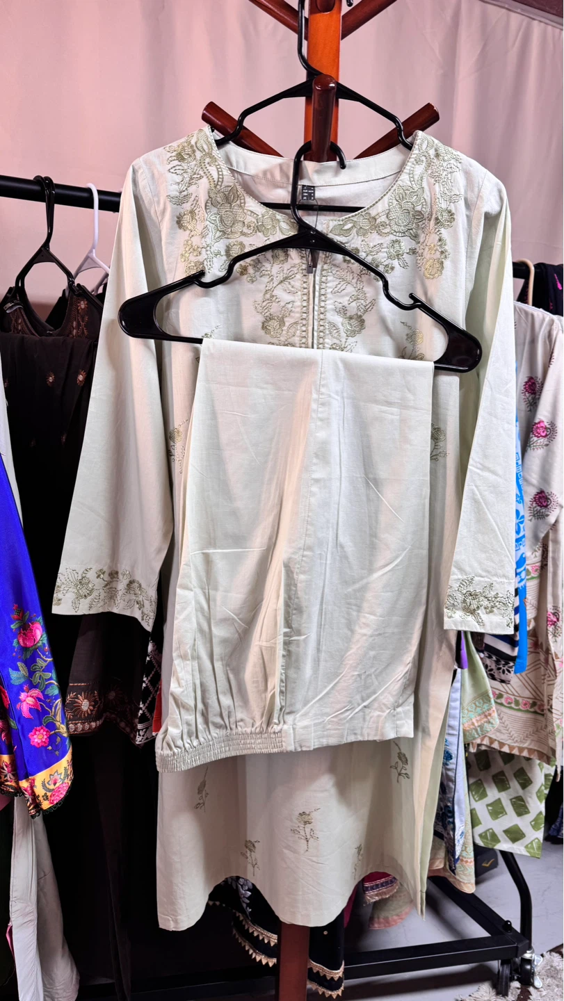 Pistachio green embroidered two piece suit - photo 2