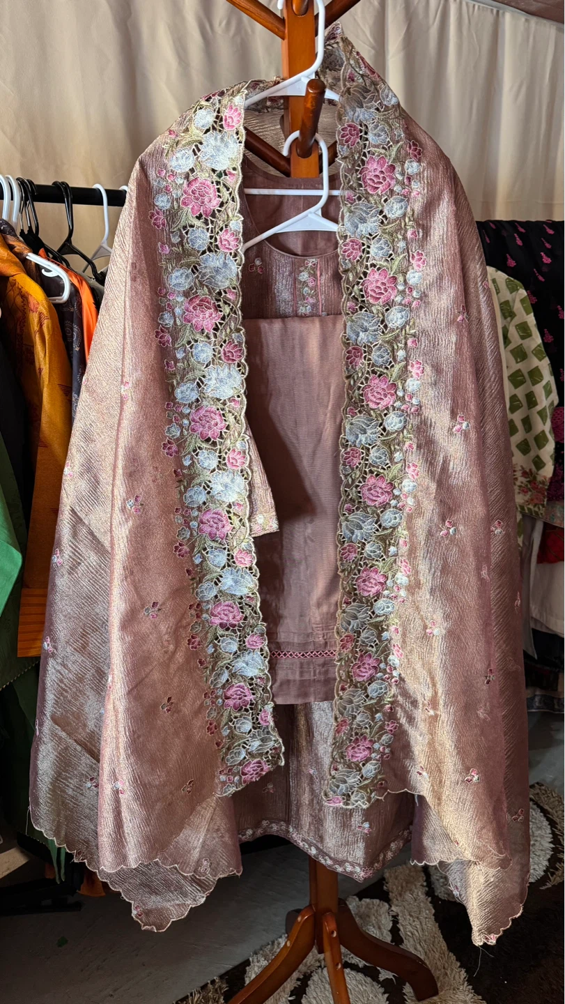 Crush tissue embroidered three piece suit