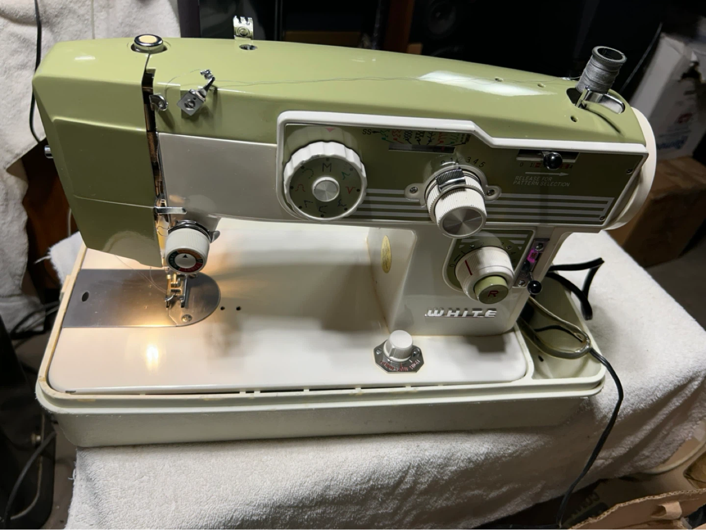 WHITE Sewing Machine model 675