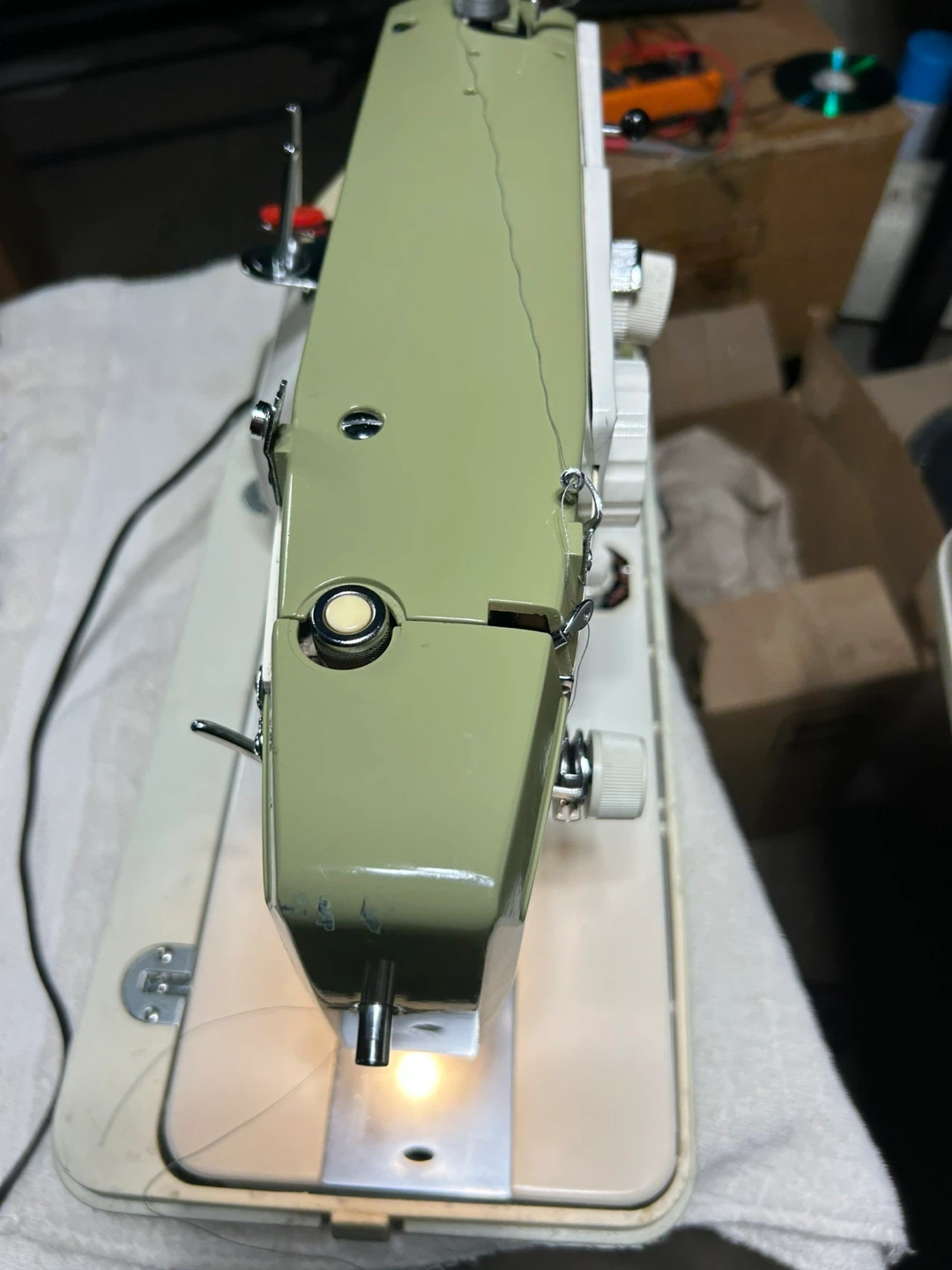 WHITE Sewing Machine model 675 - photo 3