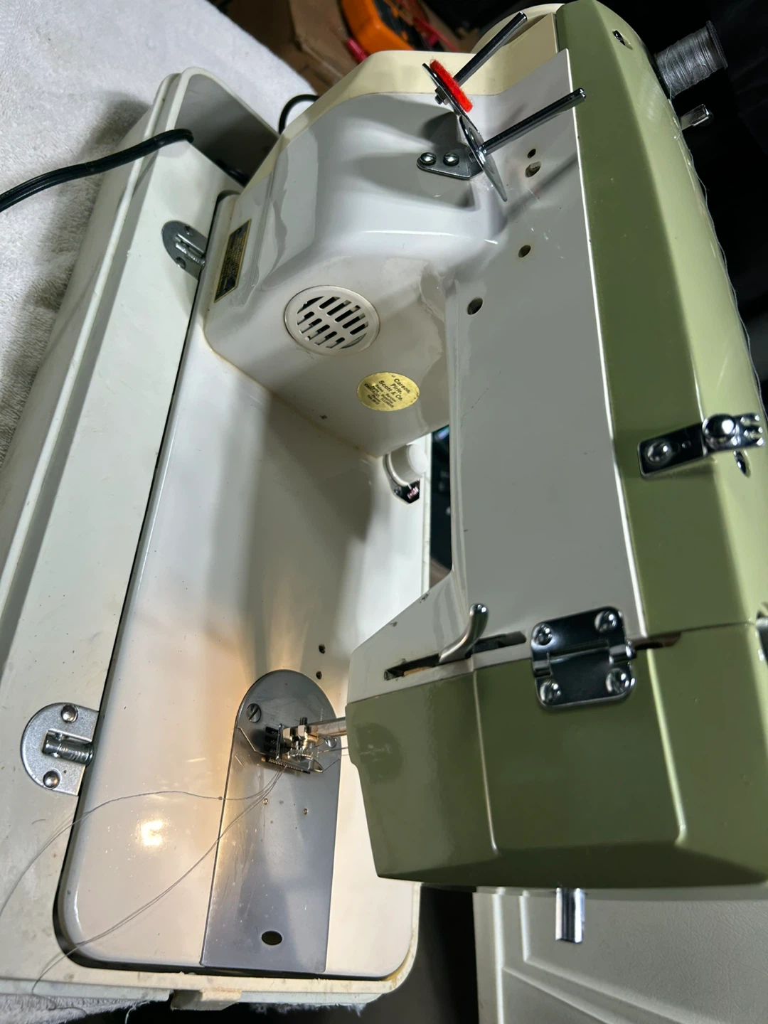 WHITE Sewing Machine model 675 - photo 4