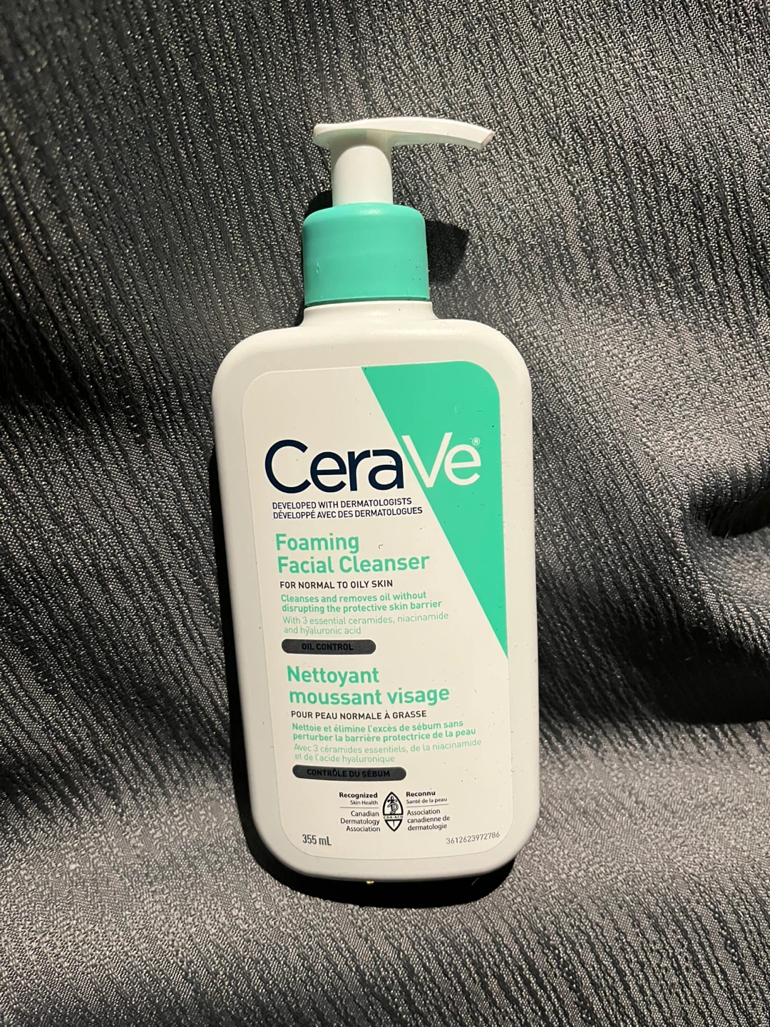 CeraVe Foaming Facial Cleanser - Normal to Oily Skin (355 mL)