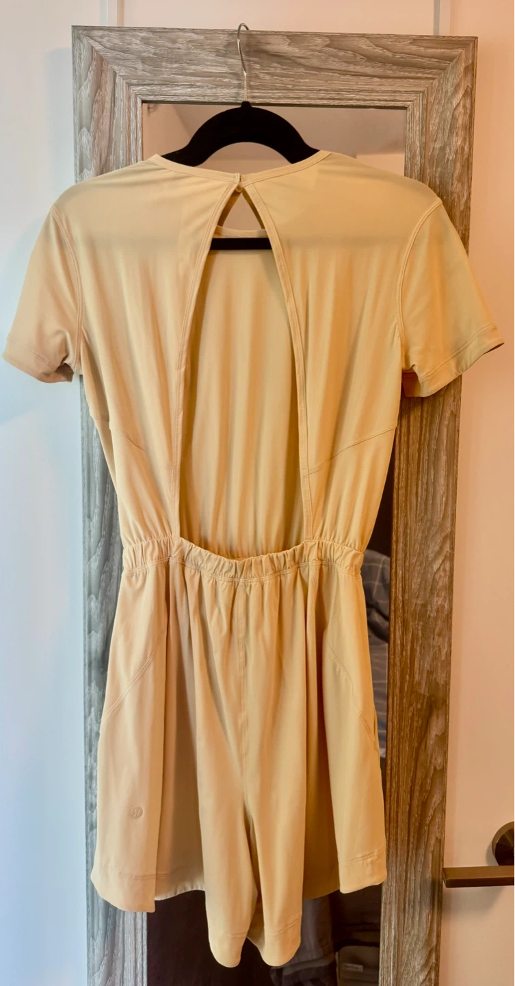 Lululemon Jumpsuit Open Back Romper_Cream/Beige_Size 4_NWOT - photo 5