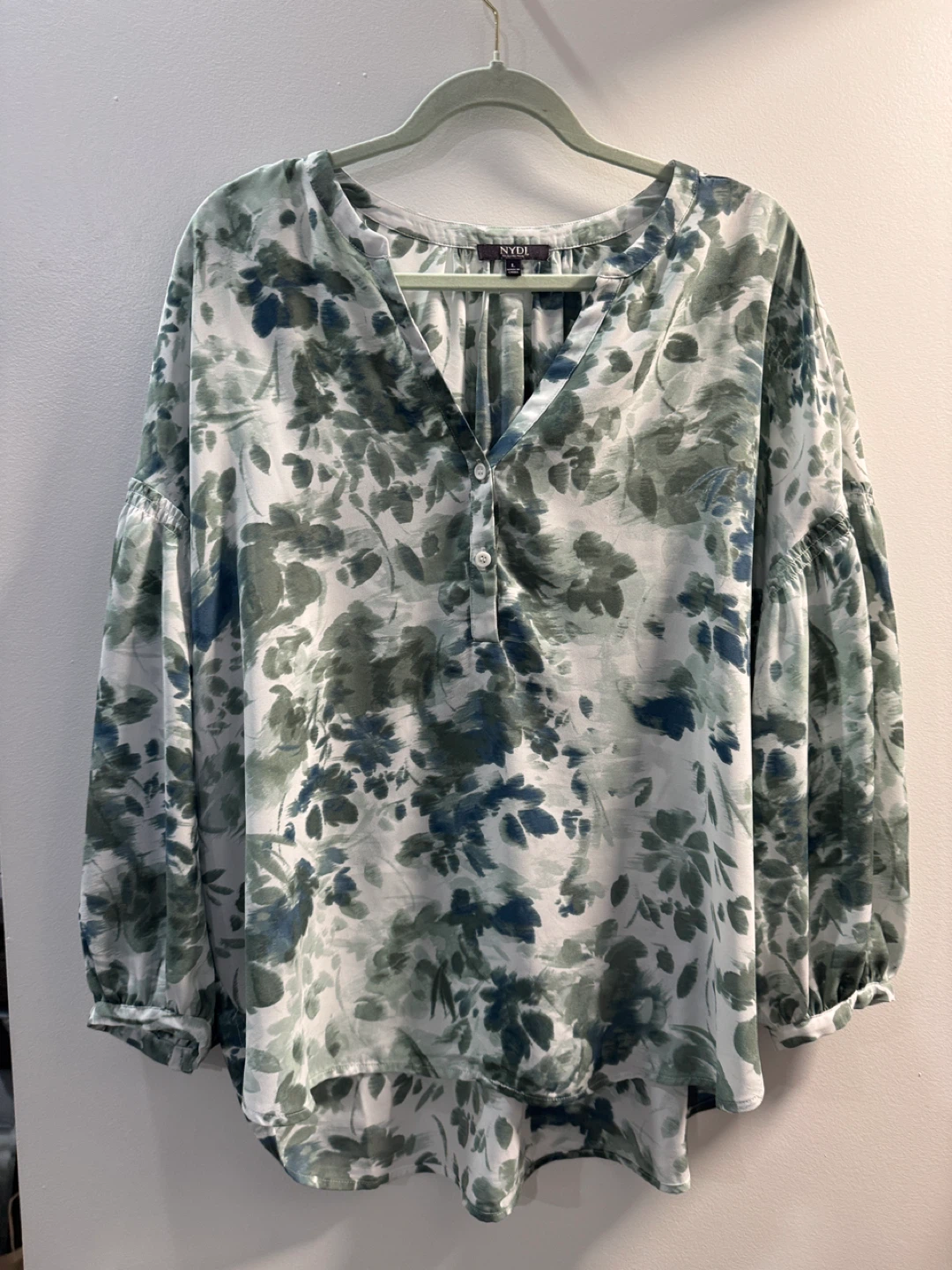 NYDJ Women's Green Floral Print V-Neck Blouse