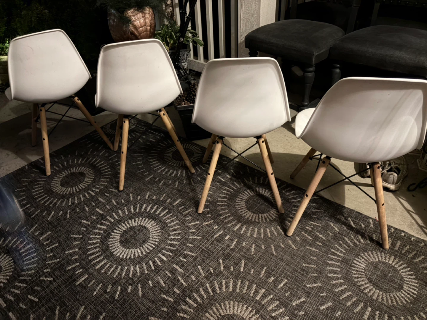 Set of 4 Modern White Dining Chairs - photo 2