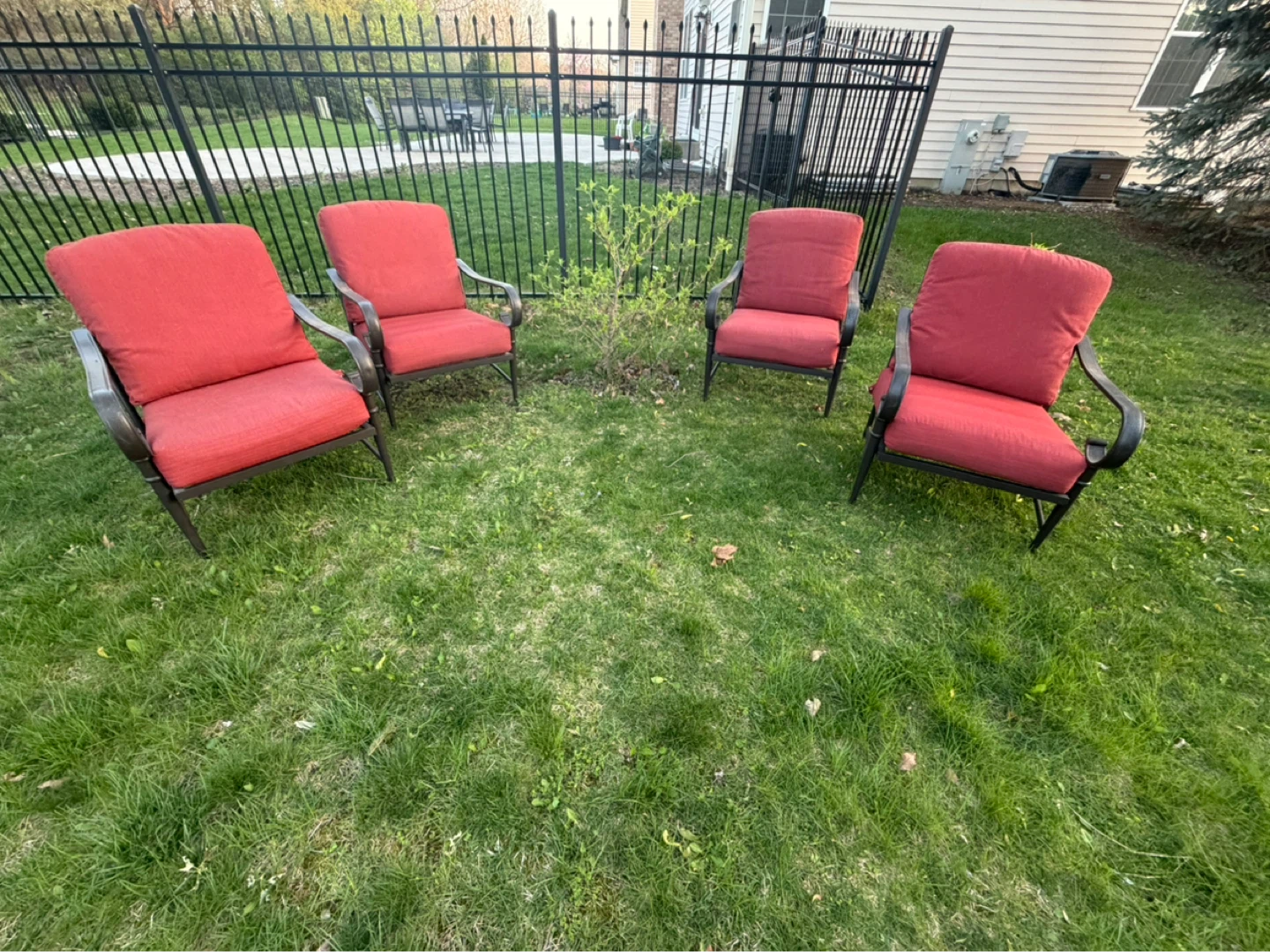 Outdoor Dining Set - Oval Table & 4 Chairs - photo 3