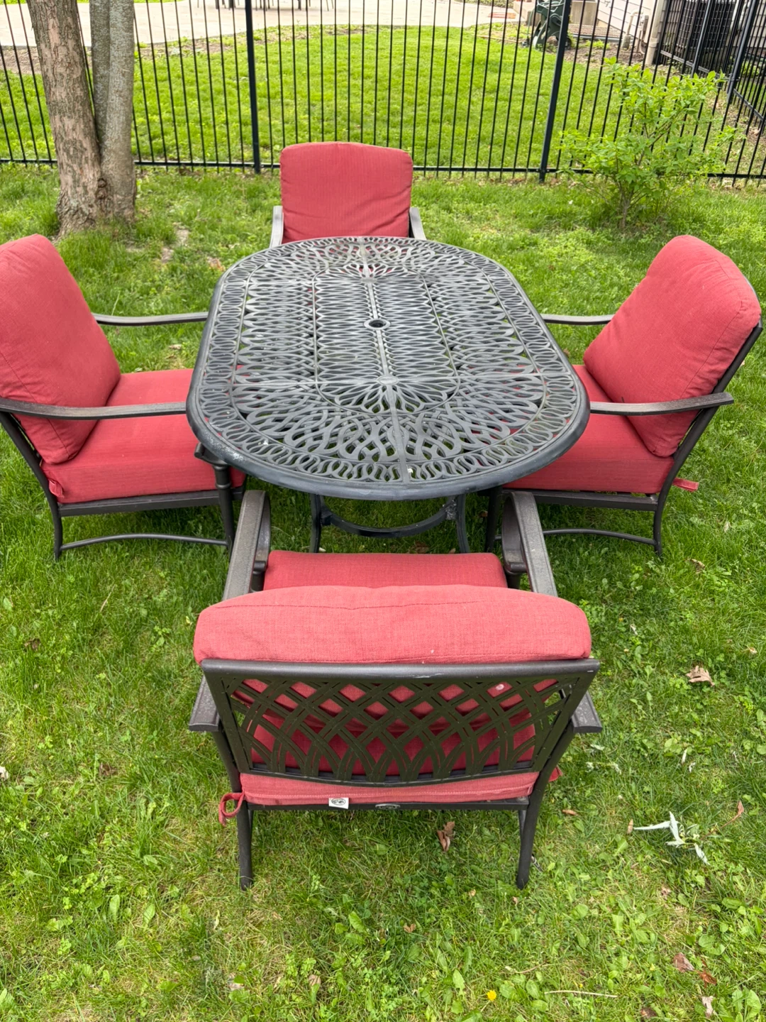 Outdoor Dining Set - Oval Table & 4 Chairs