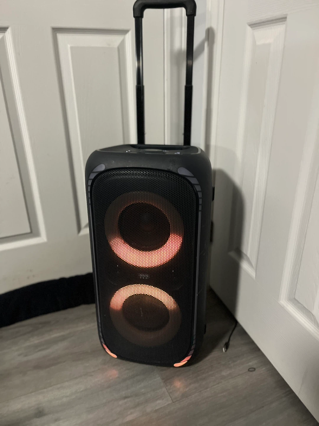 Party Speaker with LED lights! - photo 3