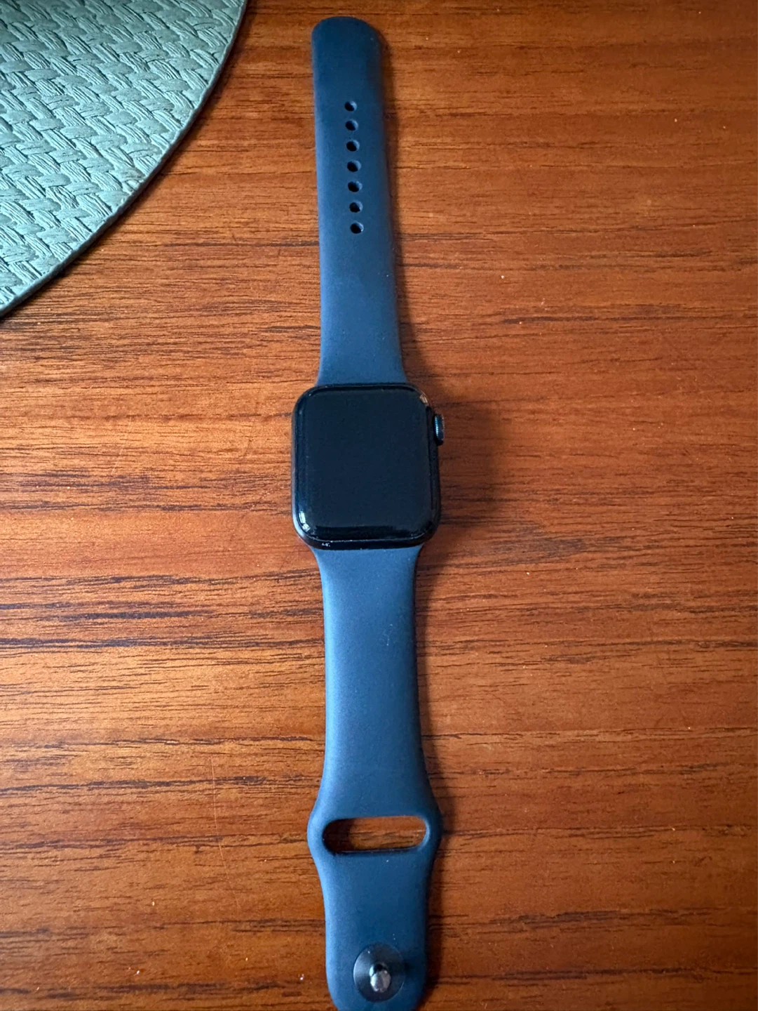 Apple Watch SE 2nd Generation 40mm - Charger and Band Included