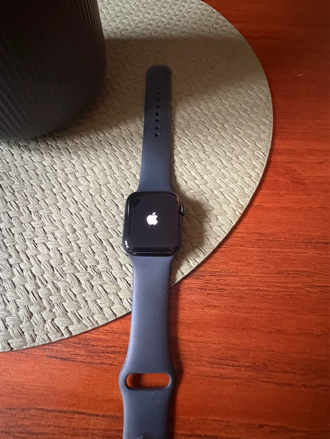 Apple Watch SE 2nd Generation 40mm - Charger and Band Included - photo 2