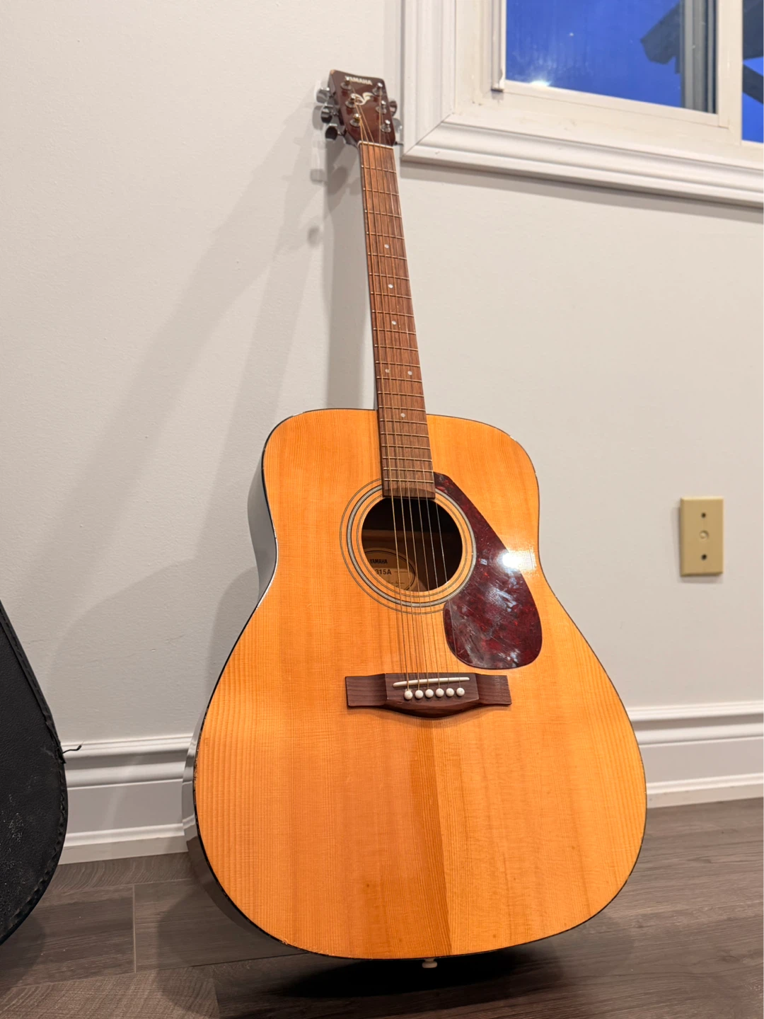 Yamaha F-315A Acoustic Guitar with Gig Bag and Capo - photo 4