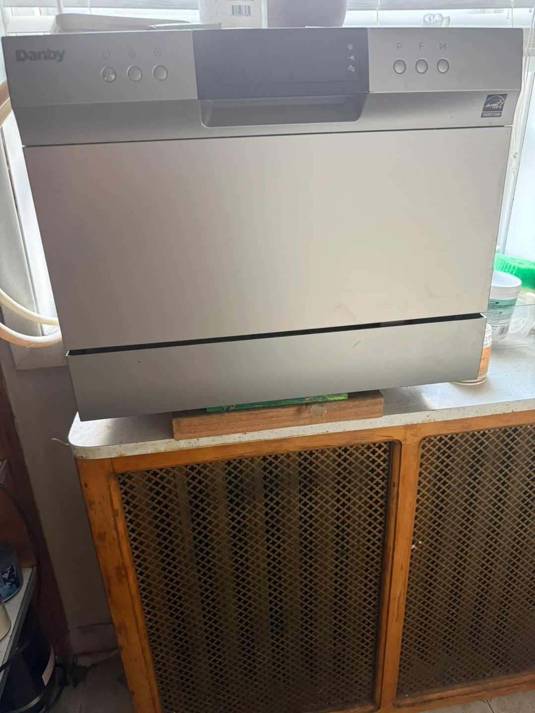 Danby 21.6 in. Countertop Dishwasher DDW631SDB