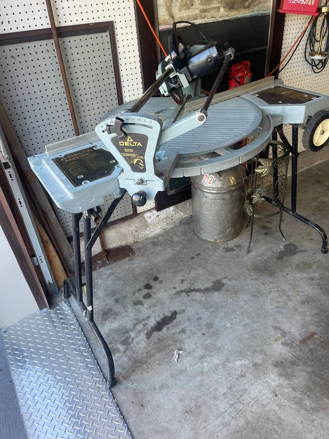 Delta Sawbuck Frame & Trim Saw
