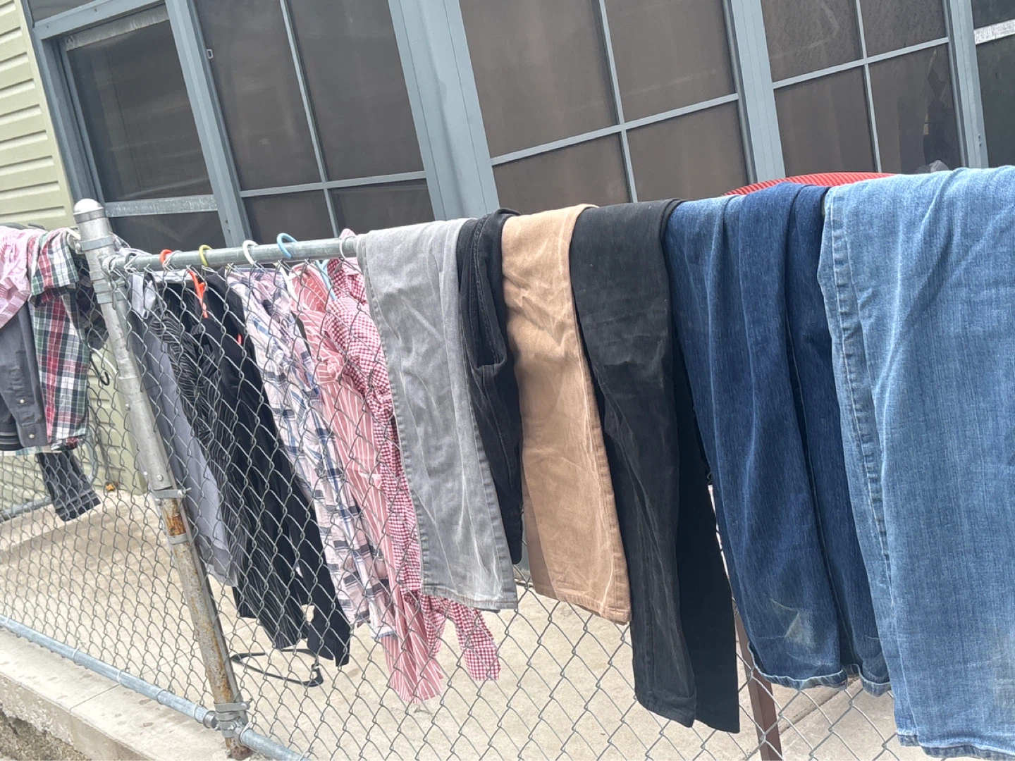 Garage sale today happening now till 7 pm - photo 2