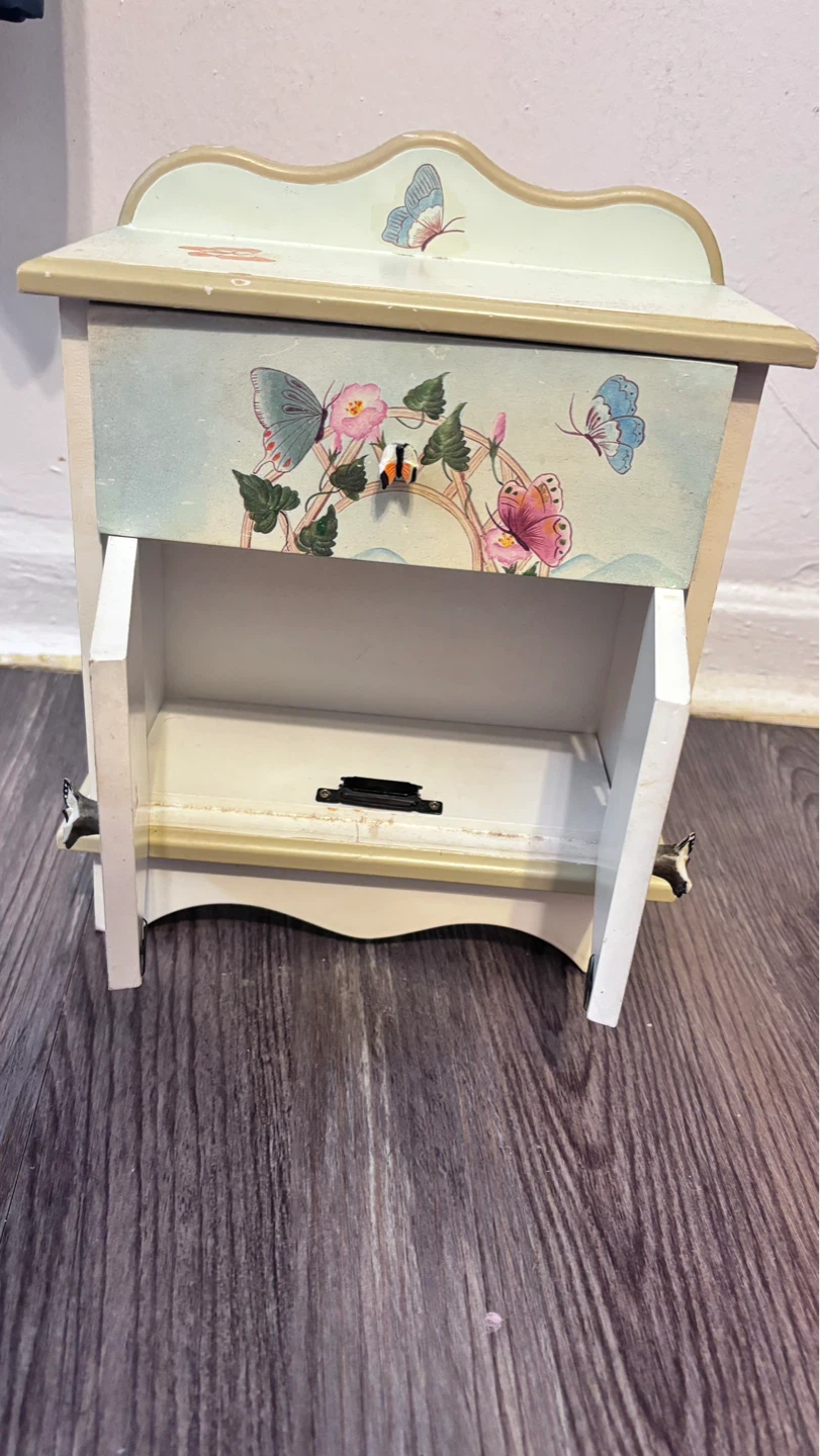 Vintage Decorative Jewelry Box - photo 2
