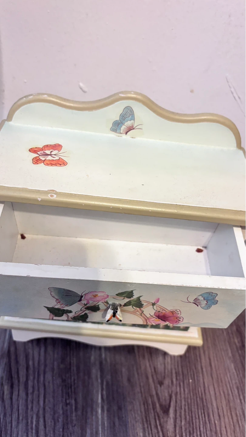 Vintage Decorative Jewelry Box - photo 3