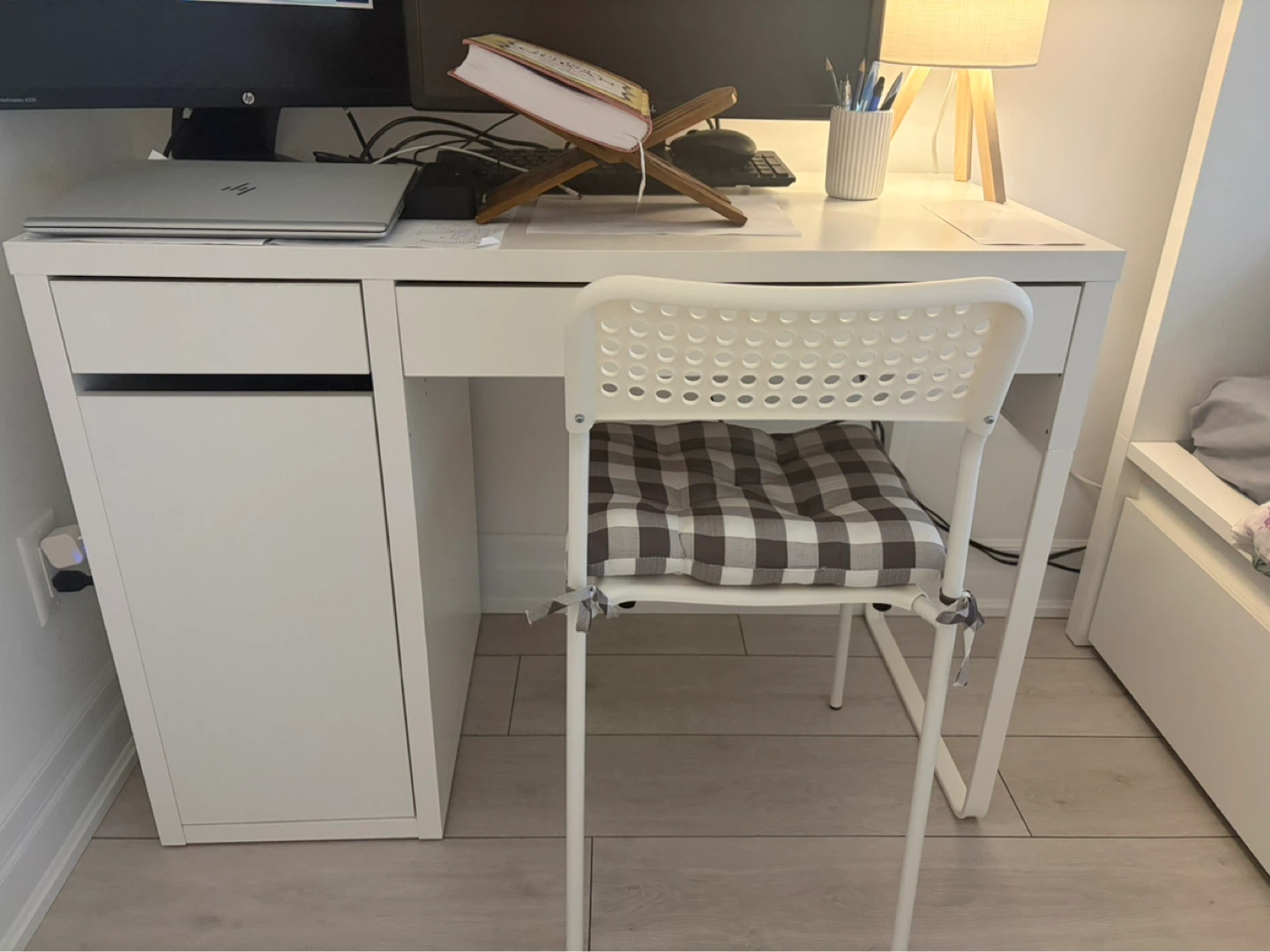 White IKEA MICKE Desk + chair and cushion - photo 2
