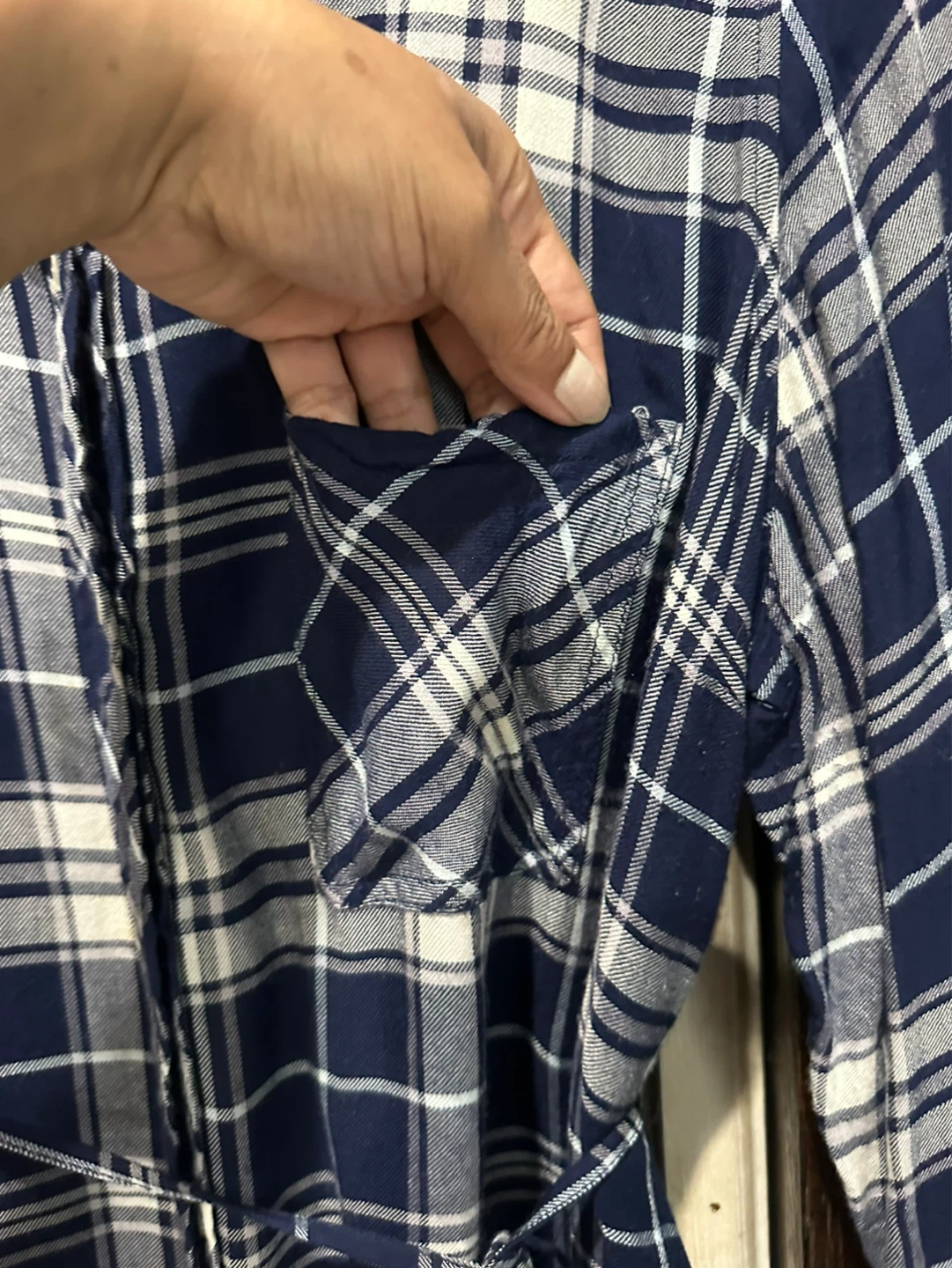 Motherhood Navy and White Plaid Button-Down Shirt XL - photo 5