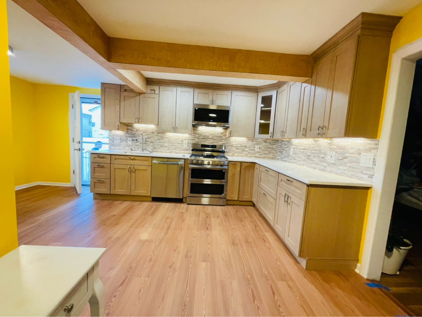 Luxury Custom kitchen and range hood - photo 4