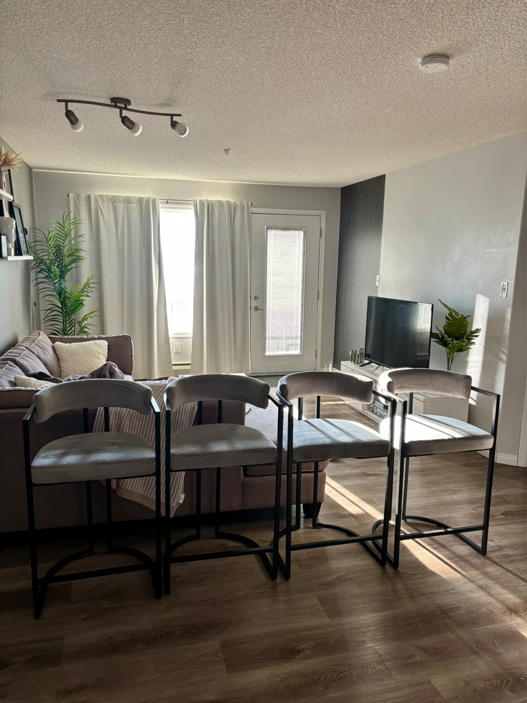 Set of 4 Grey Velvet Bar Stools - photo 4