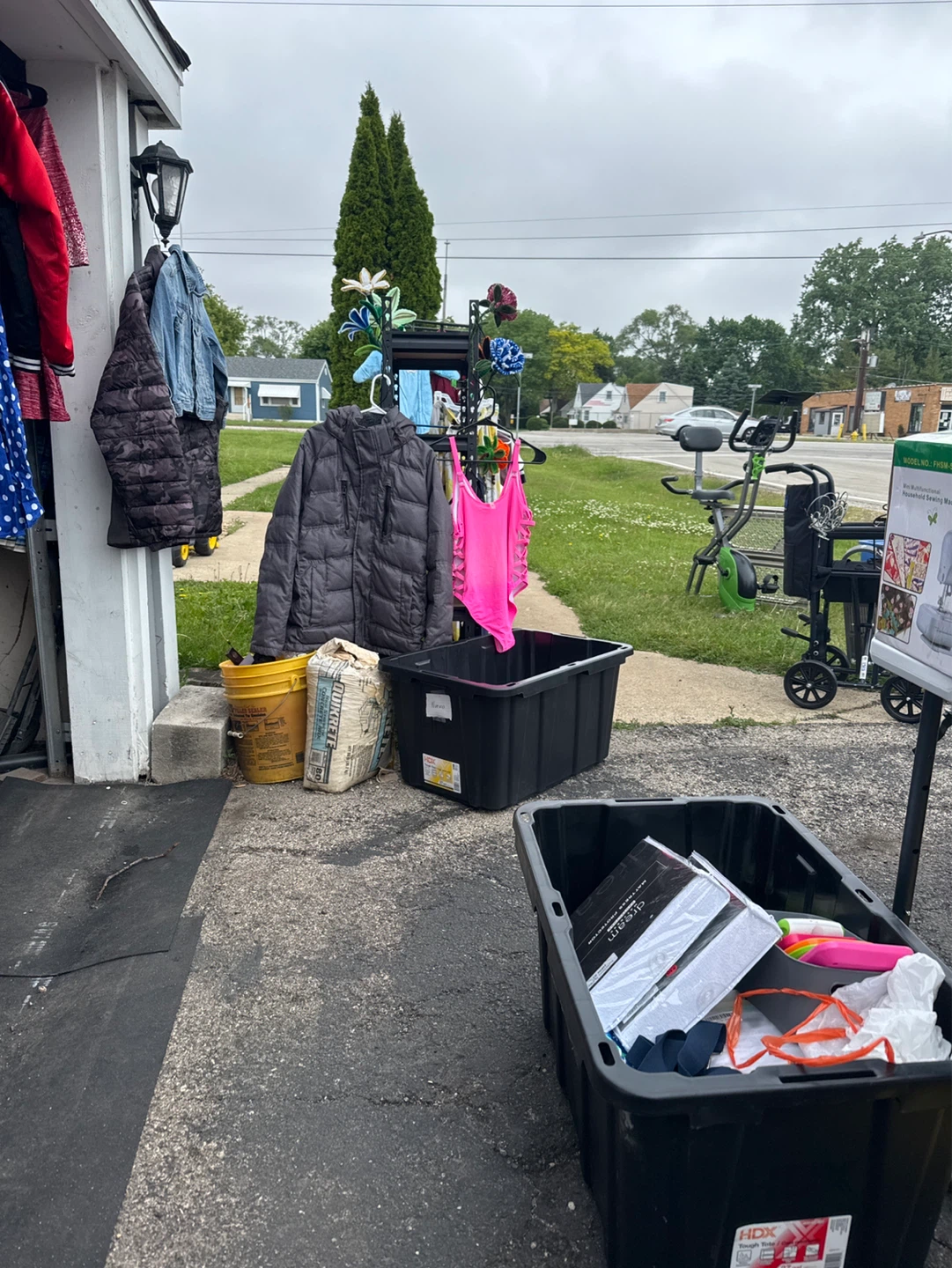 garage sale 11241 W Grand Ave Melrose Park IL 60164 - photo 4